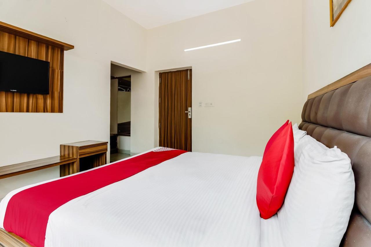 Oyo 10213 Hotel Panache Mathura Esterno foto