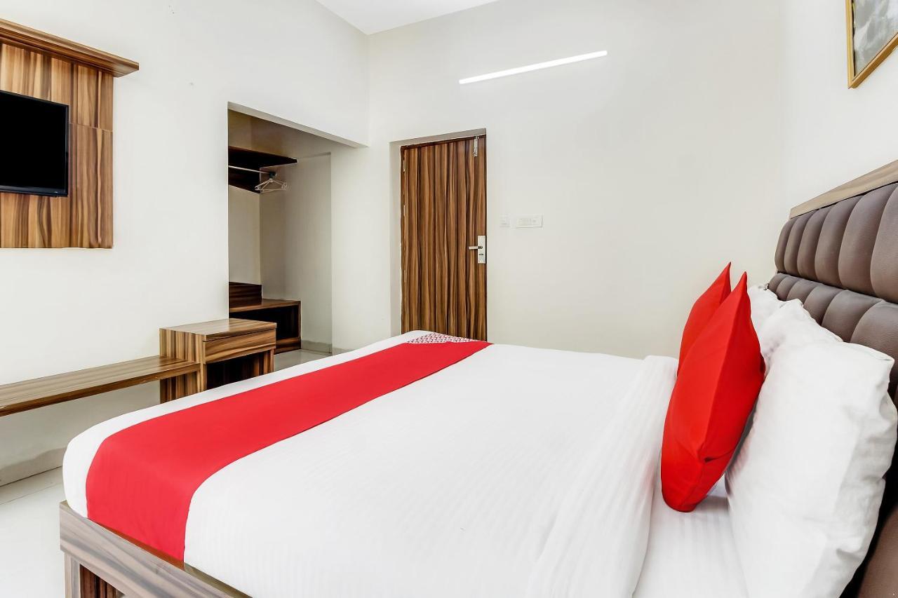 Oyo 10213 Hotel Panache Mathura Esterno foto