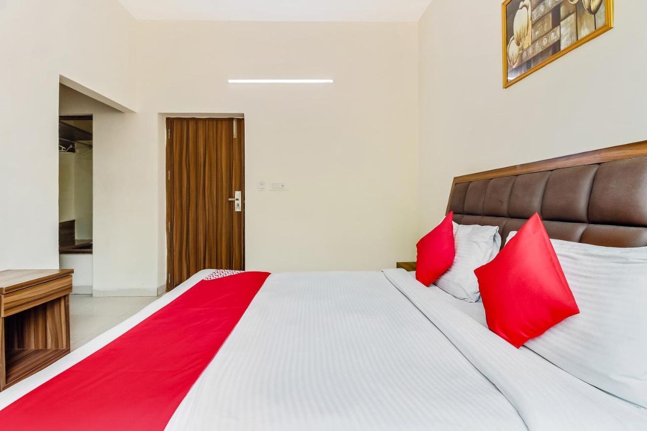 Oyo 10213 Hotel Panache Mathura Esterno foto
