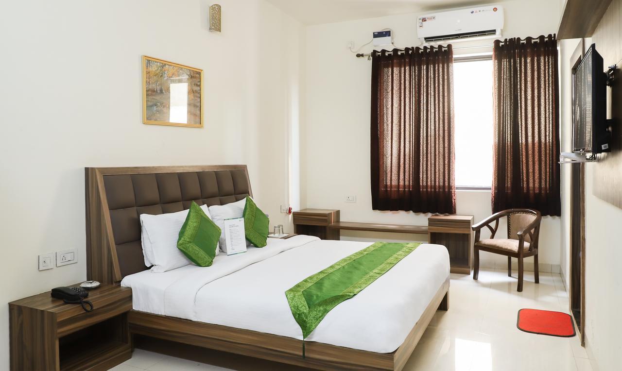 Oyo 10213 Hotel Panache Mathura Esterno foto