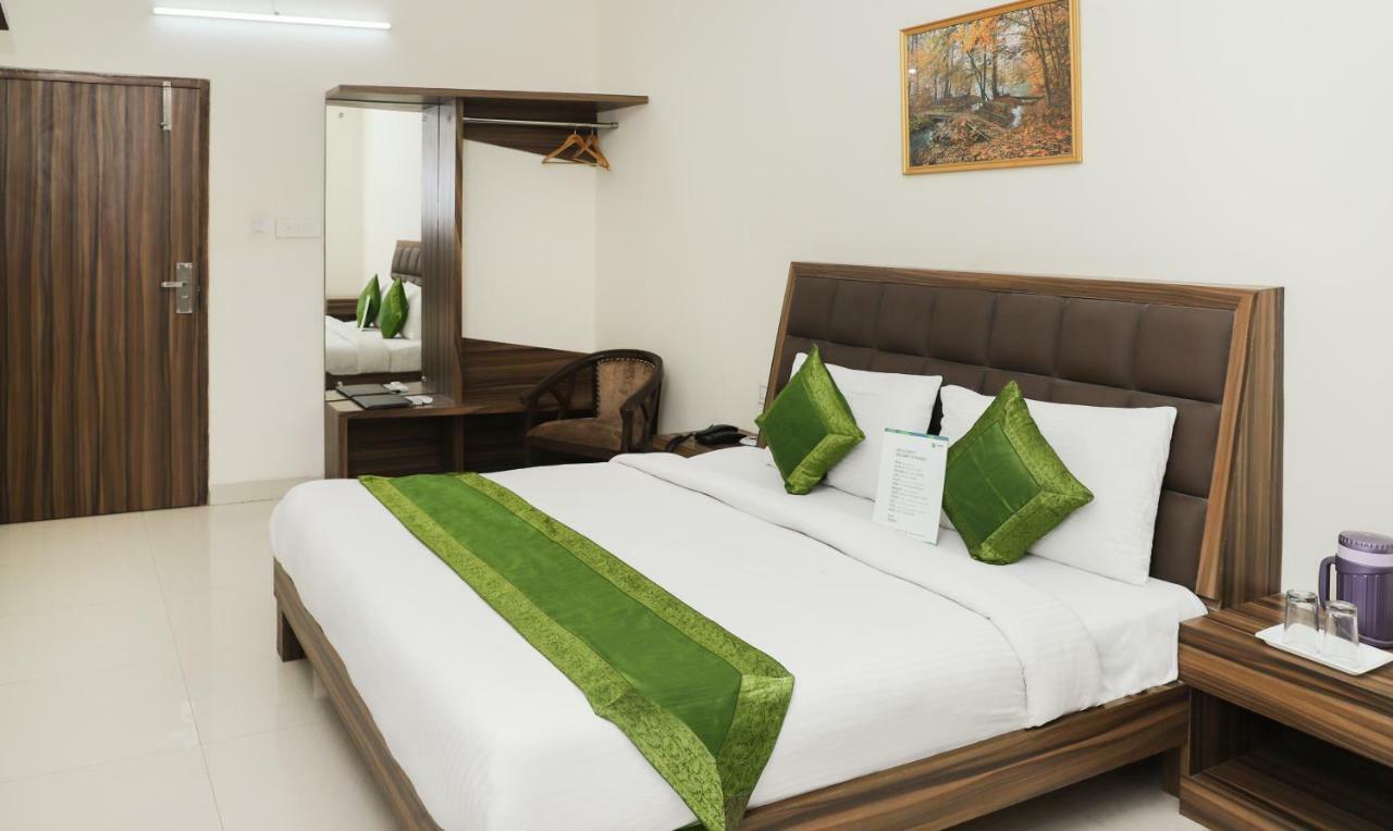 Oyo 10213 Hotel Panache Mathura Esterno foto