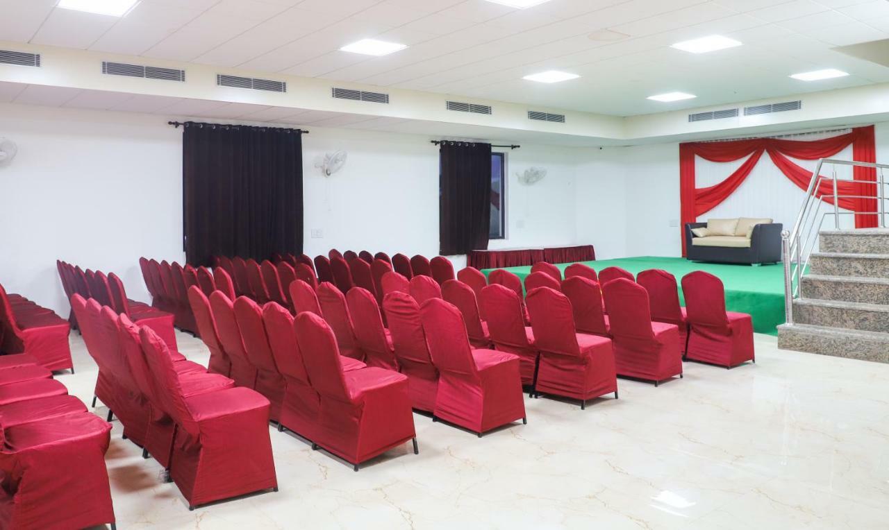 Oyo 10213 Hotel Panache Mathura Esterno foto