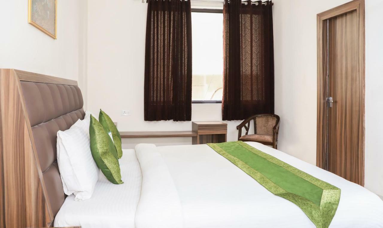 Oyo 10213 Hotel Panache Mathura Esterno foto