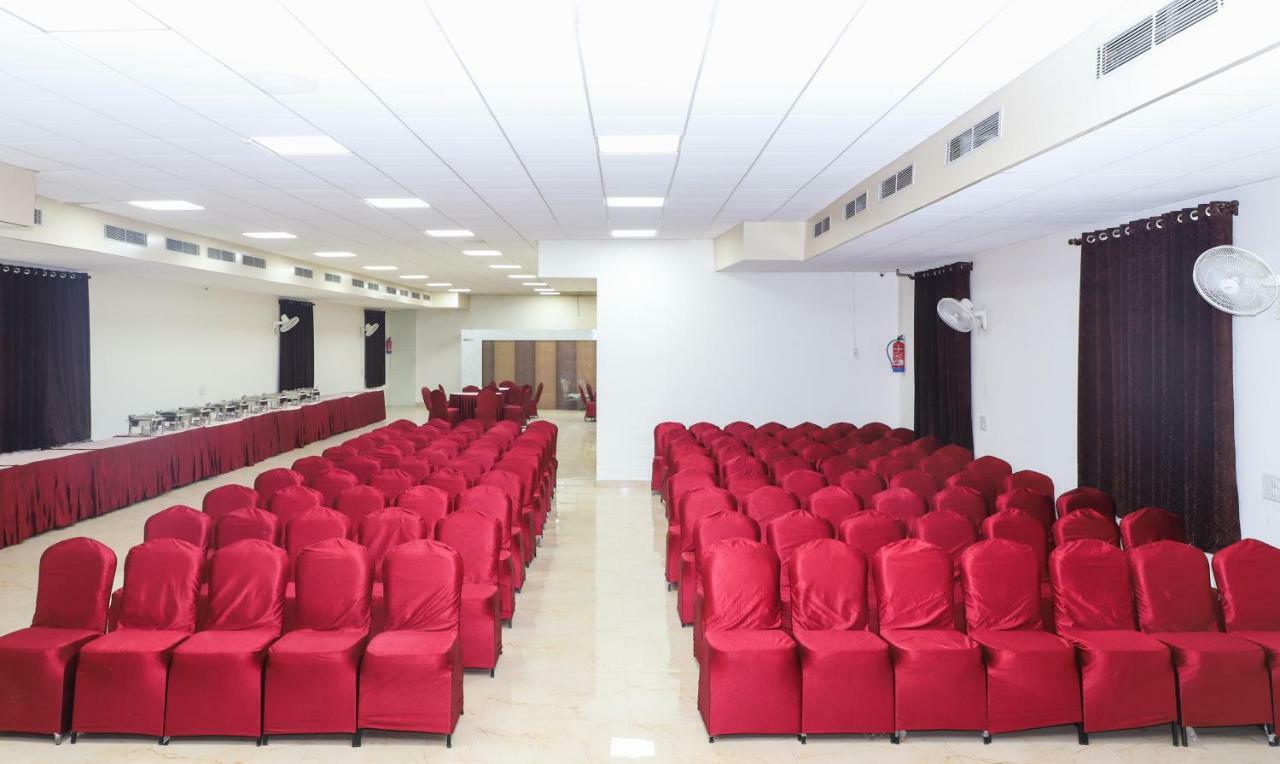 Oyo 10213 Hotel Panache Mathura Esterno foto