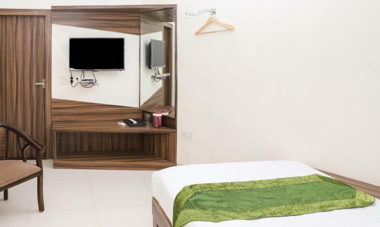 Oyo 10213 Hotel Panache Mathura Esterno foto