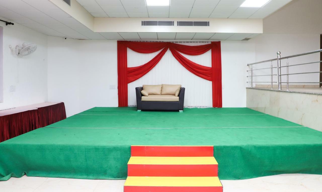 Oyo 10213 Hotel Panache Mathura Esterno foto
